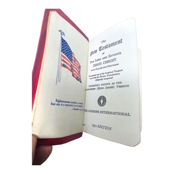 The New Testament Of Our Lord and Saviour Jesus Christ w/ Psalms and Proverbs - Picture 2 of 8